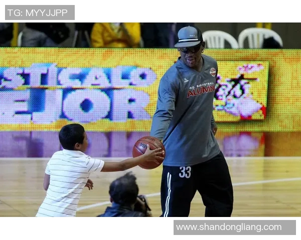 罗德曼盛赞姚明的篮球天赋与影响力展现中美篮球文化的深厚交流