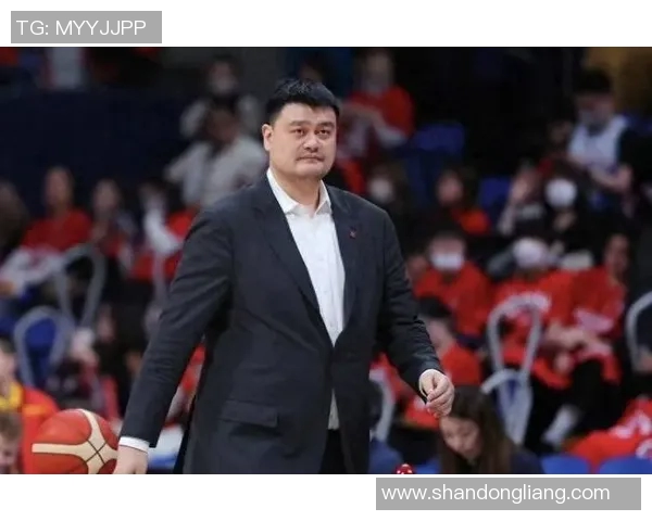 姚明身材变化引发热议球迷纷纷讨论他的健康与未来发展