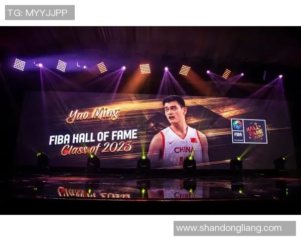 姚明闪球：重温篮球巨星的辉煌瞬间与传奇故事