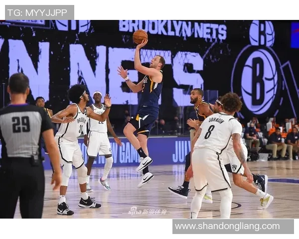 犹他爵士与姚明的传奇交锋：篮球场上的友谊与竞争