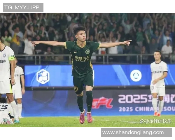 中国男足球明星在欧洲的崛起与挑战：从青训到职业生涯的全景探讨