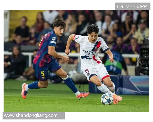 足球明星卡赛罗的传奇人生与赛场背后的故事揭秘