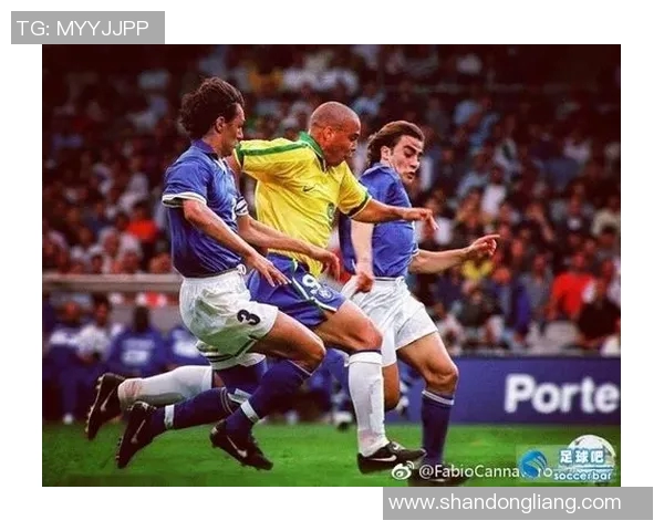 黑人足球巨星的辉煌历程与传奇故事揭秘